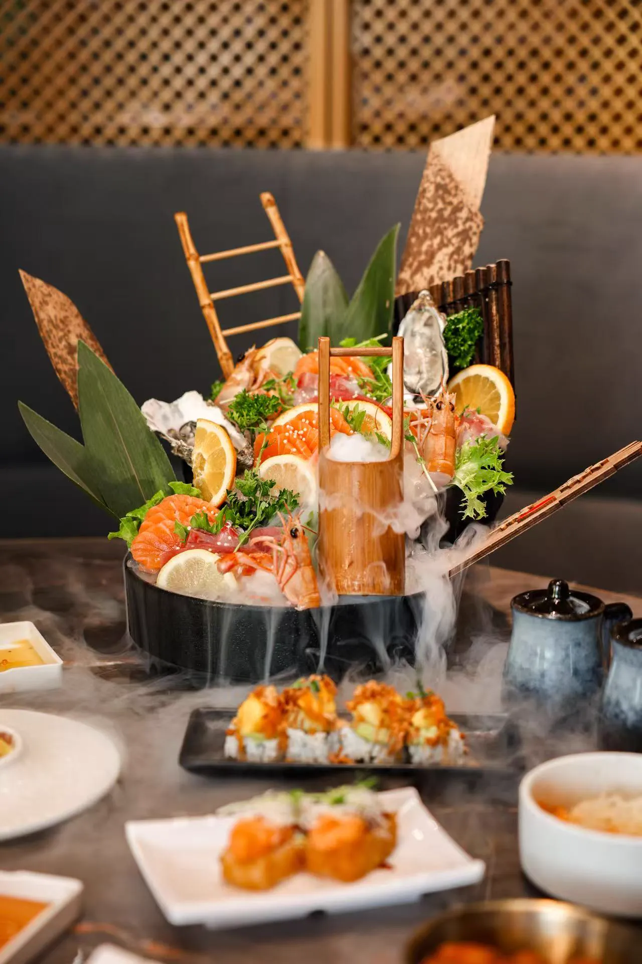 Plateau fumant de sushis